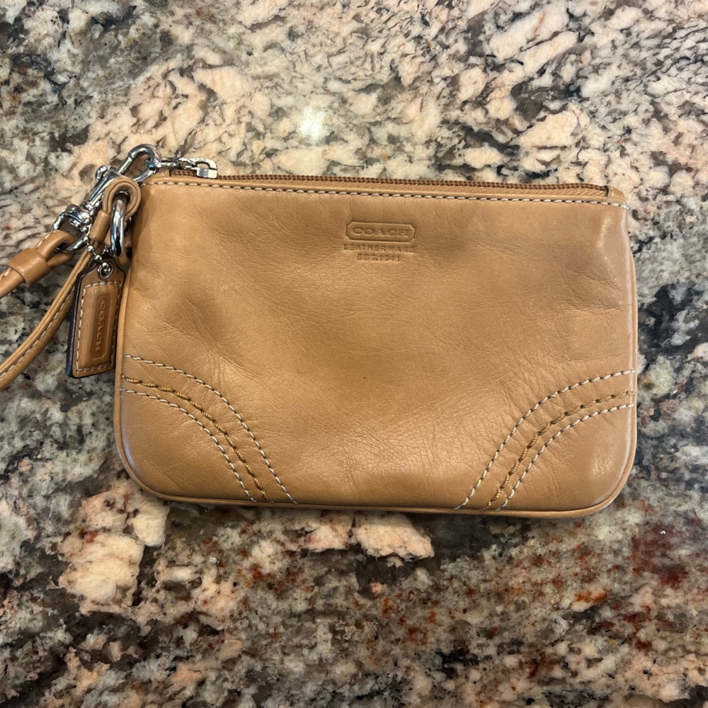 Women’s Leather Coach Wristlet. In very good condition.